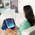 Pikkukuva 4 / 5: Pillow Pad Ultra Multi-Angle Soft Tablet Stand, Blue - Mukava kulmikas katselu iPadille, tableteille, Kindlelle, älypuhelimille, kirjoille, aikakauslehdille ja muille