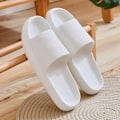 Miniatyrbillede 1 af 4: Cloud Slides til kvinder og mænd - Pude slippers - Skridsikre badeværelses- og brusebadssandaler - Bløde, tykke såler - Indendørs og udendørs slides