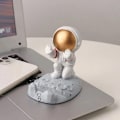 Miniatyrbilde 5 av 5: Mobiltelefonholder for nettbrett, tegneserie astronaut form bil dashbord telefonholder beskyttende telefonstativ matte, av DEBUNS