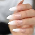 Miniatyrbild 1 av 5: Gradeint Naturlig Nude Rosa Stiletto Falska Falska Naglar Ombre Fransk Extra Lång Spetsig Salong Tryck På Slit UV Nagelkonst Tips