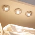 Set med 3 batteridrivna självhäftande spotlights med varm vit