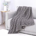 Miniatyrbillede 3 af 5: IC Sherpa fleece tæppe - 3D Stilfuldt design, superblødt, fluffy, varmt, hyggeligt, plys, lodden til sofa stue seng-Alle, 50\" x 70\" grå