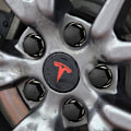 Pikkukuva 3 / 3: Auton pyörän keskiön navan suojukset Tesla Model 3 Y:lle, vanteen tunnusmerkki, pyörän keskiökapselit, valkoinen