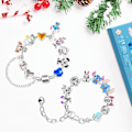 Miniatyrbillede 3 af 5: Julekalender 2024 Piger, 24 Dages Julekalender med 2 Armbånd og 22 Unikke Tegnefilm-Charm Perler, Julegaver til Børn Teenagere