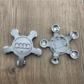 Pikkukuva 1 / 5: 4 kpl pyörän napakapseleita 4f0601165 N, 135 mm napakapseleihin Audi-malleihin (harmaa)