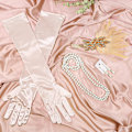 Pikkukuva 4 / 5: Flapper-lisävarusteet, 1920-luvun Gatsby-lisävarusteet naisille, mukaan lukien Flapper-panta, kaulakoru, hansikkaat, musta