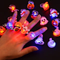 Pikkukuva 3 / 5: IC LED-valot Halloween Sormus Hehkuva Kurpitsa Aave Kallo Sormukset Hall Satunnainen 20kpl