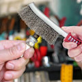 Miniatyrbilde 4 av 5: Stålbørster i flere deler, rustfritt stål og messing, for rengjøring av sveiseslagg, rustskrubbing osv. til bilbruk..DEBUNS