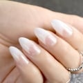 Pikkukuva 4 / 4: Kimalteleva glitter ranskalainen kynnet valkoinen terävä keskipitkä täysin kääritty akryyli tekonaula naiset meikki DIY sormenpäät tarvikkeet Z760