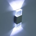 Miniatyrbild 1 av 8: Vägglampa i bondgårdsstil, valnötsfinish ger rustik charm, enkel installation säkerställer problemfri montering, kvalitet i aluminium och akryl för hållbarhet