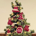 Miniatyrbild 4 av 6: Religiösa Buffalo Plaid-prydnader, Elegant keramik med toppmoderna trycktekniker