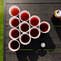 Miniatyrbild 5 av 5: Beer Pong-spel för festen - 50 plastglas och 3 bollar Röd