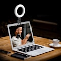Miniatyrbild 4 av 6: Justerbar Ringlampa för Videokonferenser, Mjukt Ljus med Clip-On Design och 5 Färgtemperaturer, Enkel Installation med Dimmerfunktion för Distansarbete