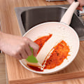 Miniatyrbild 6 av 8: Silikonspatel för repfri yta, ergonomiskt utformad för komfort och precision, perfekt för non-stick kokkärl, 7 cm (L) x 15,5 cm (H)