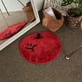 Rød baderomsmatte - sklisikker matte i epleform, vaskbar mikrofiber