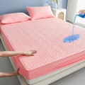 Jasmine textur vattentätt madrasskydd med elastiska band (rosa/198x203cm)