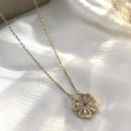 Pikkukuva 3 / 5: Neliapila-kaulakoru Magneettinen Taittuva Sydämenmuotoinen Solisluun ketju Avattava Choker-koru Riippuva riipus naisille