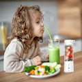 Miniatyrbillede 2 af 5: Bærbar blender til shakes og smoothies med 6 knive hvid