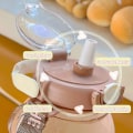 Miniatyrbild 4 av 5: Björnvattenflaska med sugrör, Kawaii läckagesäker vattenkanna med justerbar axelrem för campingresor Brown 1000ml