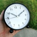 Miniatyrbild 5 av 5: Väckarklocka 4,3 tum Analog Väckarklocka med Nattlampa Svart