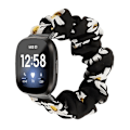 Pikkukuva 1 / 5: Fitbit Versa 4 / Sense 2 universal hiusrenkaaseen watch rannekkeelle White Chrysanthemum