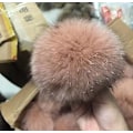 Pikkukuva 1 / 4: Hatut Käsintehty todella suuri hiuspallo turkishousu soljella Fox fur pink a