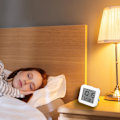 Miniatyrbild 5 av 5: Väckarklocka Batteridriven Bordsklocka med 3 Klockor Vit