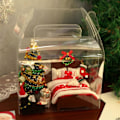 Miniatyrbild 2 av 5: Mini Dockhus Möbler Set, Mini Jul Dockhus Tillbehör, Jul Sovrum Set, 100% Nytt