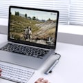 Pikkukuva 4 / 4: INF USB3.0 - USB2.0/3.0 USB-hubi 7 portilla, hopeaharmaa