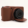 Pikkukuva 4 / 5: Ricoh GR IIIx ja GR III -kameralle tarkoitettu naarmuuntumaton silikoninen suojakotelo - Kahvi Multicolor Coffee