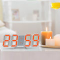Miniatyrbilde 1 av 5: LED Digital Display Veggklokke Lysende Nattmodus Justerbar Elektronisk Bordklokke Veggklokke Dekor Stue LED Klokke [dB} Oransje Orange