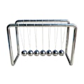 Miniatyrbilde 1 av 5: Newtons Vugge Bumper Ball Kule Fysikk Dekompresjon Dekorasjon 7 Perler Full Metallramme Newtons Kule