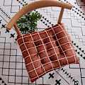 Miniatyrbilde 3 av 5: Beskyttende Setepute Vaskbar Firkantet Form Gitterdesign Stolpute Hjemmeinnredning Qinhai I 40x40cm