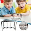 Miniatyrbilde 2 av 5: Newtons Vugge Bumper Ball Kule Fysikk Dekompresjon Dekorasjon 7 Perler Full Metallramme Newtons Kule