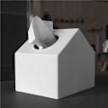 Miniatyrbillede 1 af 4: Vævæskeskrin, i form af et hus, til firkantede æsker. Hvid farve