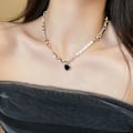 Miniatyrbild 5 av 5: Svart hjärta halsband pärla kvinna lapptäcke accessoar design betydelse