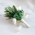 Miniatyrbilde 4 av 5: Pakke med 2 bryllupscorsager for menn, hvite roser for menn, rose cors