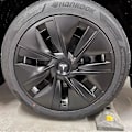Miniatyrbilde 5 av 5: 4 stk (Rød/Matt Svart) Senterlokk for KAVANIC Tesla Model Y M