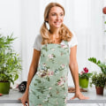 Miniatyrbilde 3 av 5: 2 stk Kjøkkenforklær for Kvinner, Blomsterforklær for Matlaging, Baking