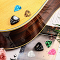 Miniatyrbild 3 av 5: 8 stycken självhäftande gitarrplockhållare, svarta plastplockhållare, lätta att fästa på gitarr med självhäftande baksida och fjäder, gitarrtillbehör