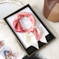 Miniatyrbilde 4 av 4: Rosa Sateng Bandana Hodeskjerf For Kvinner Hårskjerf Tilbehør Lett Mote Wrap Hals Silke Sove Hodeskjerf