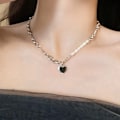 Miniatyrbild 4 av 5: Svart hjärta halsband pärla kvinna lapptäcke accessoar design betydelse