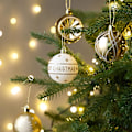 Miniatyrbild 5 av 5: 9 st splittersäkra julgranskulor - Vita och guldprydnader