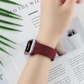 Miniatyrbillede 5 af 5: Blomstergraveret silikonearmbånd, der er kompatibelt med Apple Watch
