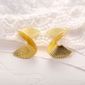 Miniatyrbild 2 av 5: Geometriska örhängen i guld, överdrivna uttalandeörhängen