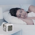 Miniatyrbild 5 av 8: LED-väckarklocka, musiknoter tryckta tryckta flerfärgade väckarklocka geometrisk väckarklocka sovrumsväckarklocka tyst väckarklocka vit vit
