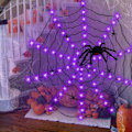 Miniatyrbilde 2 av 8: Halloween-dekorasjoner edderkoppnettlys, 70 LED-edderkoppnettlys for Halloween-dekorasjon innendørs utendørs vanntett, edderkopp LED-lys batteri lilla