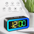 Miniatyrbild 2 av 8: Färgglad nattlampa LED digital väckarklocka med superhög dubbelalarm, vardagsläge, snooze, dimmer, USB-laddningsport för vardagsrum, sovrum,