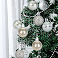 Miniatyrbilde 5 av 5: 28 stk knusebestandige julekulepynt i 4 klassiske utførelser til jul