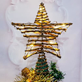 Miniatyrbild 2 av 5: Julgransstjärna i rotting (10 tum) med lampor